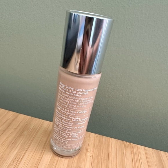 Clinique Beyond Perfecting  Foundation + Concealer in Alabaster - Picture 4 of 6